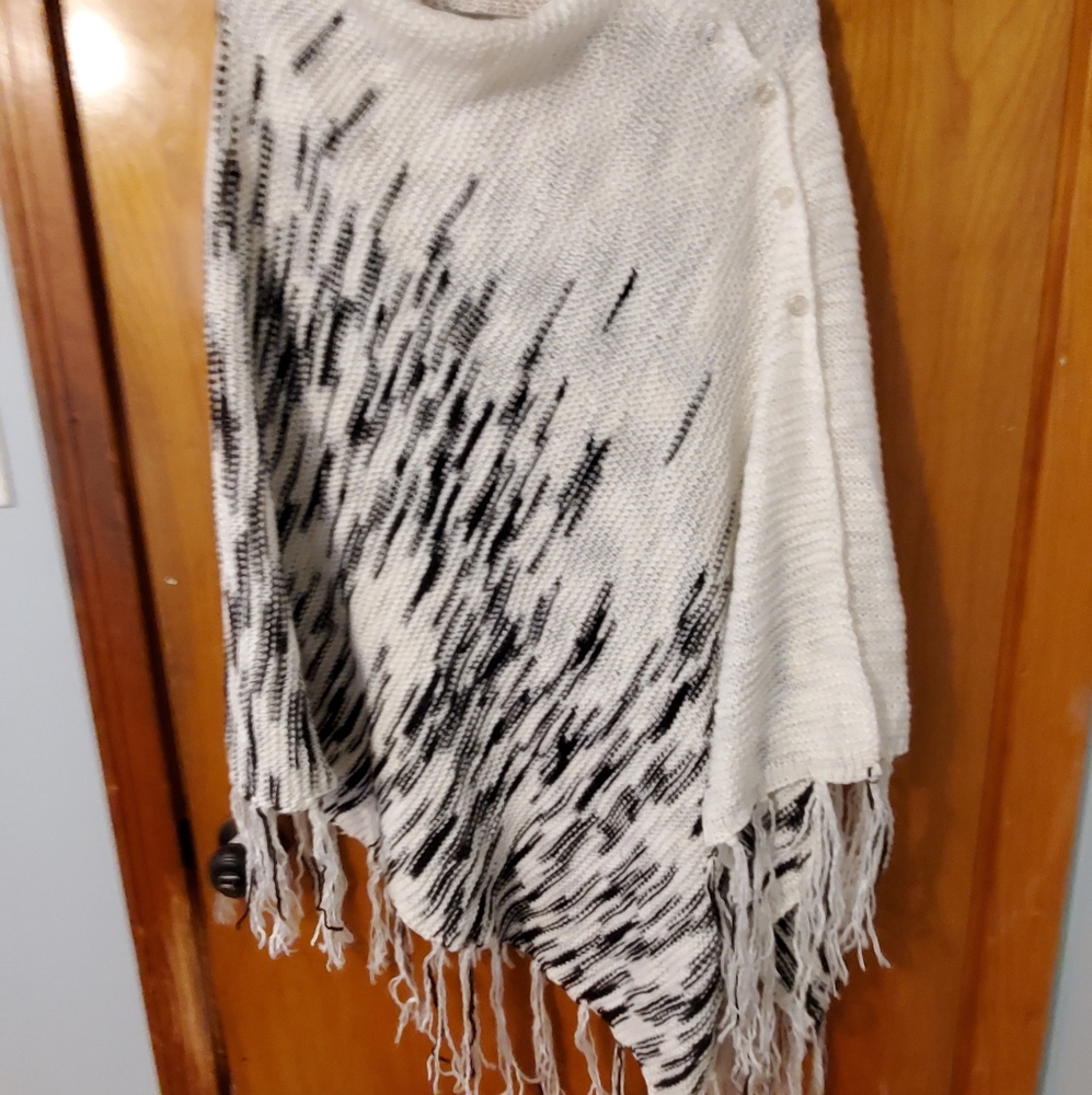 Lularoe Mimi Poncho One Size